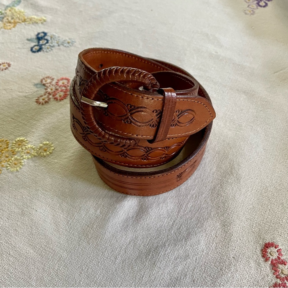 Vintage Hand Tooled Western Brown Leather Belt. Unisex 43" Excluding Buckle - Picture 5 of 16